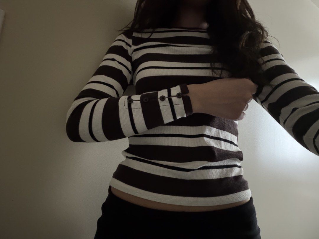 H&M Striped Long Sleeve Fall / Autumn Top (Category: Longsleeves) located in Mandaluyong City. Submitted by sweetberrry (Listing ID 1471223078, Image 2). Description: color on camera may differ size: xs never worn out .