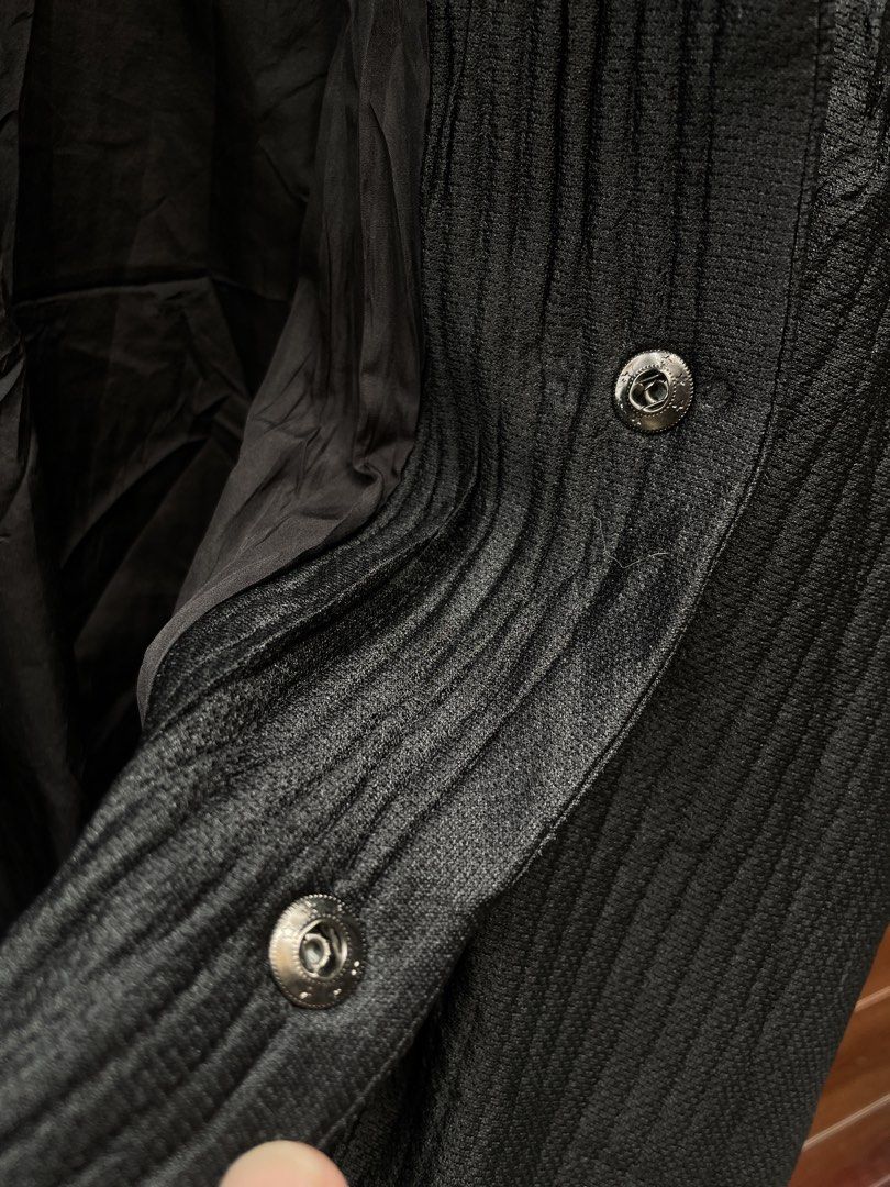 Homme Plisse Jacket (Category: Coats, Jackets and Outerwear) located in Las Pinas. Submitted by mnl.streetwear.ph (Listing ID 1471147917, Image 3). Description: • Homme Plisse Bomber Jacket Size 2 - Large Details posted flaws - hindi nasasara yung dalawa lang sa baba.