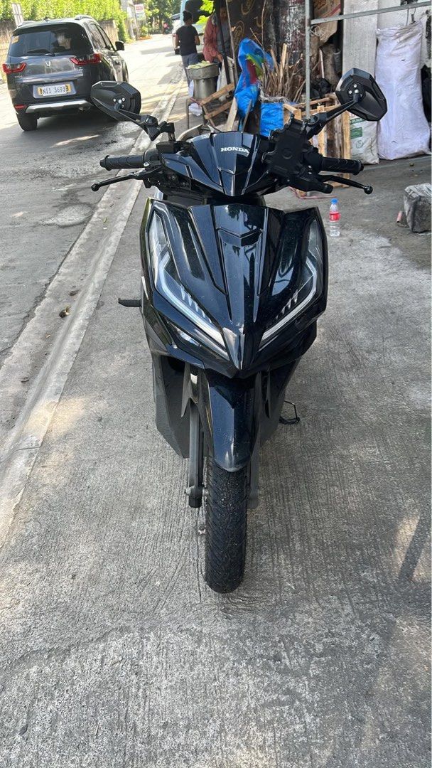 Honda Click Motorcycle Scooter Black (Category: Motorbikes for Sale) located in Carmona. Submitted by tvnx746r5z (Listing ID 1471133985, Image 2). Description: Black Honda Click scooter in solid working order. Clean body panels and clear digital instrument cluster showing 5,930 kilometers total mileage. Equipped with front disc brakes, comfortable mesh seat cover, and phone mount on the handlebars. Liquid-cooled engine. Standard factory alloy whe