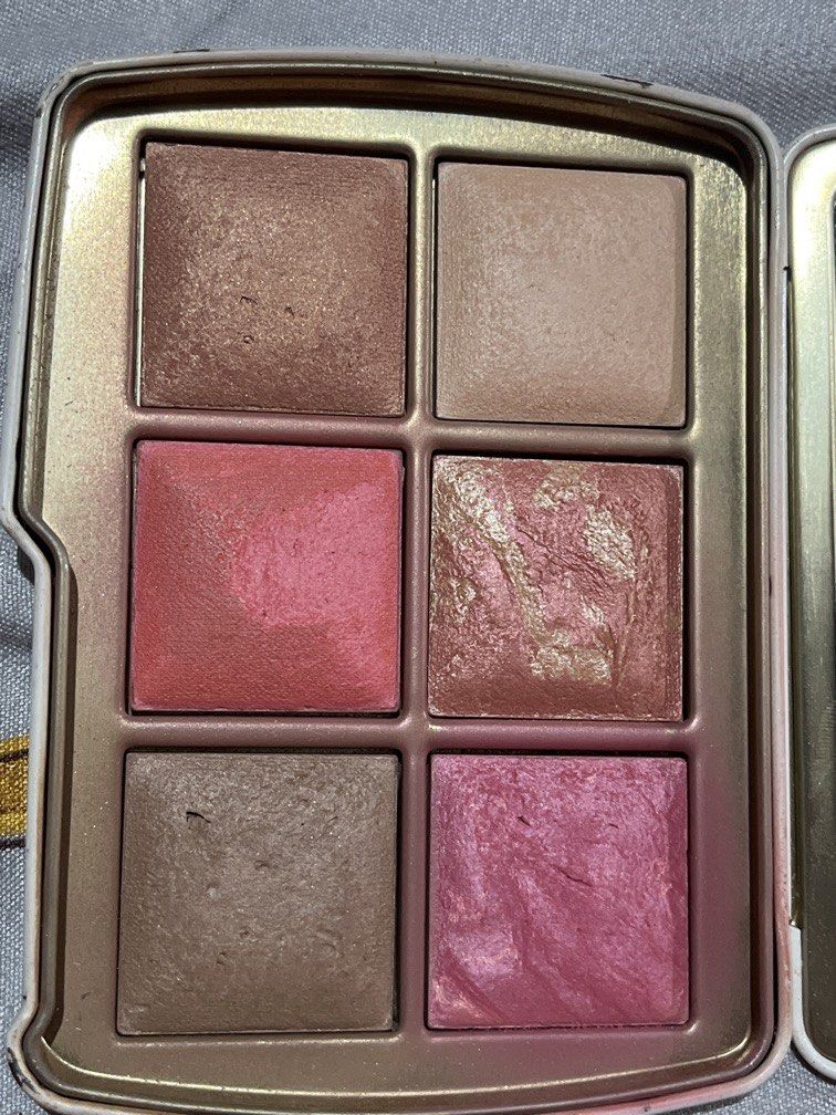Hourglass Evil Eye Pallete (Category: Makeup) located in Cabanatuan. Submitted by xchelzx (Listing ID 1471187833, Image 2). Description: .