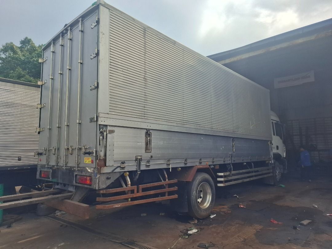 Howo 6w 10 stud wing van truck (Category: Heavy Vehicles) located in Caloocan City. Submitted by wilson.raha5-20481 (Listing ID 1471131419, Image 3). Description: Howo 6w 10 stud wing van truck.