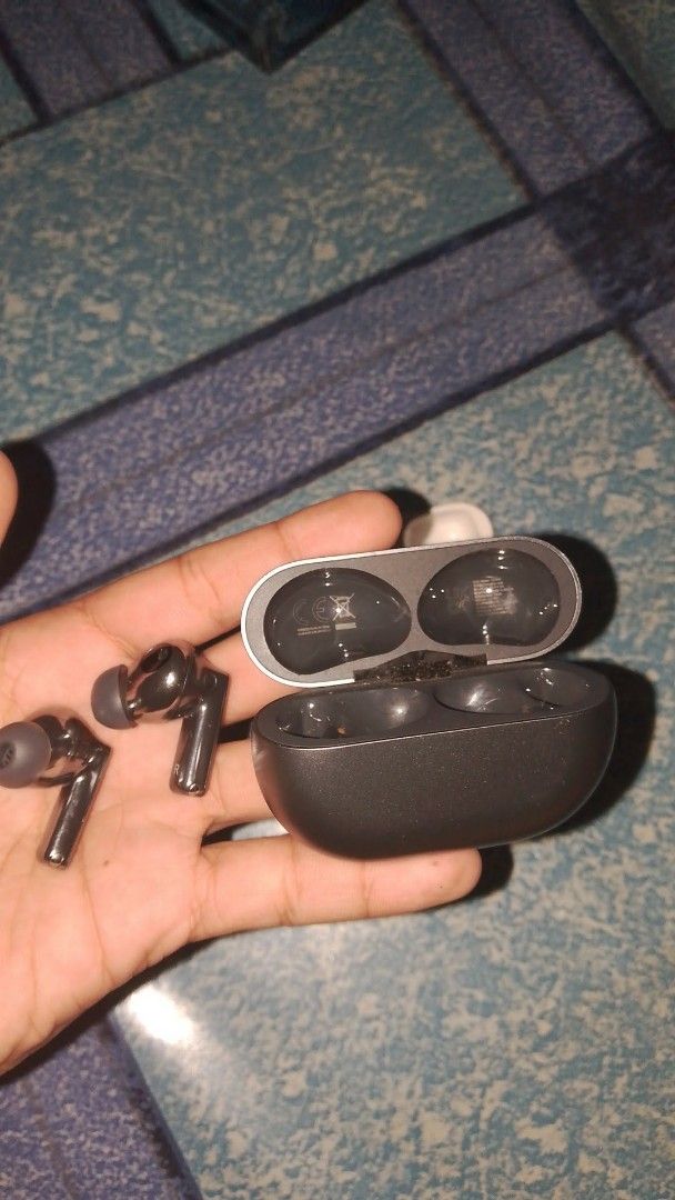 huawei free buds 2 (Category: Headphones & Headsets) located in Manila. Submitted by princealmheracalista (Listing ID 1471152695, Image 3). Description: wala na syang box pero bago pa .