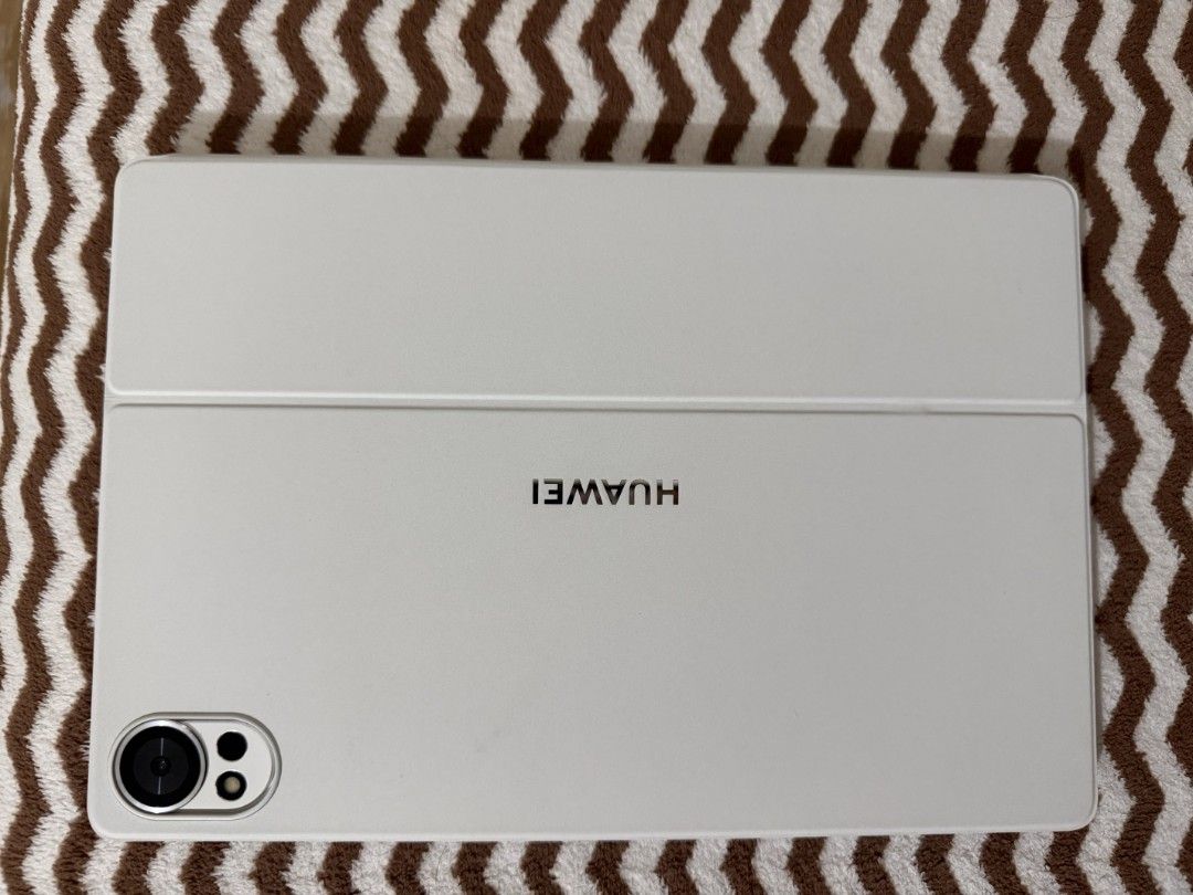 Huawei Matepad 12 X with keyboard (Category: Laptops & Notebooks) located in Pasay City. Submitted by annieuy13 (Listing ID 1471126297, Image 2). Description: with huawei pen, keyboard and huawei charger purchased september 2026 rfs: will buy laptop.
