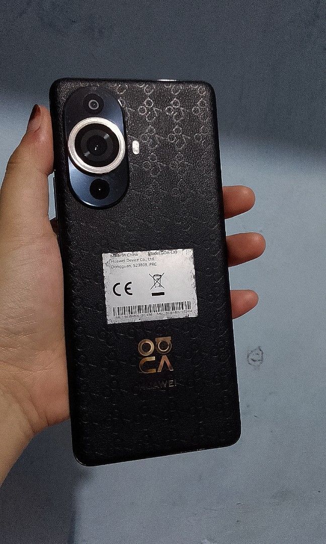 Huawei Nova 11 Pro (Category: Huawei) located in Manila. Submitted by vastearth_3e2820 (Listing ID 1471267963, Image 2). Description: RUSH SALE! HUAWEI NOVA 11 PRO ₱11k may bawas pa for sure buyer 8gb/256gb minor scratches only; no other issues rfs: need funds fast charger+case.