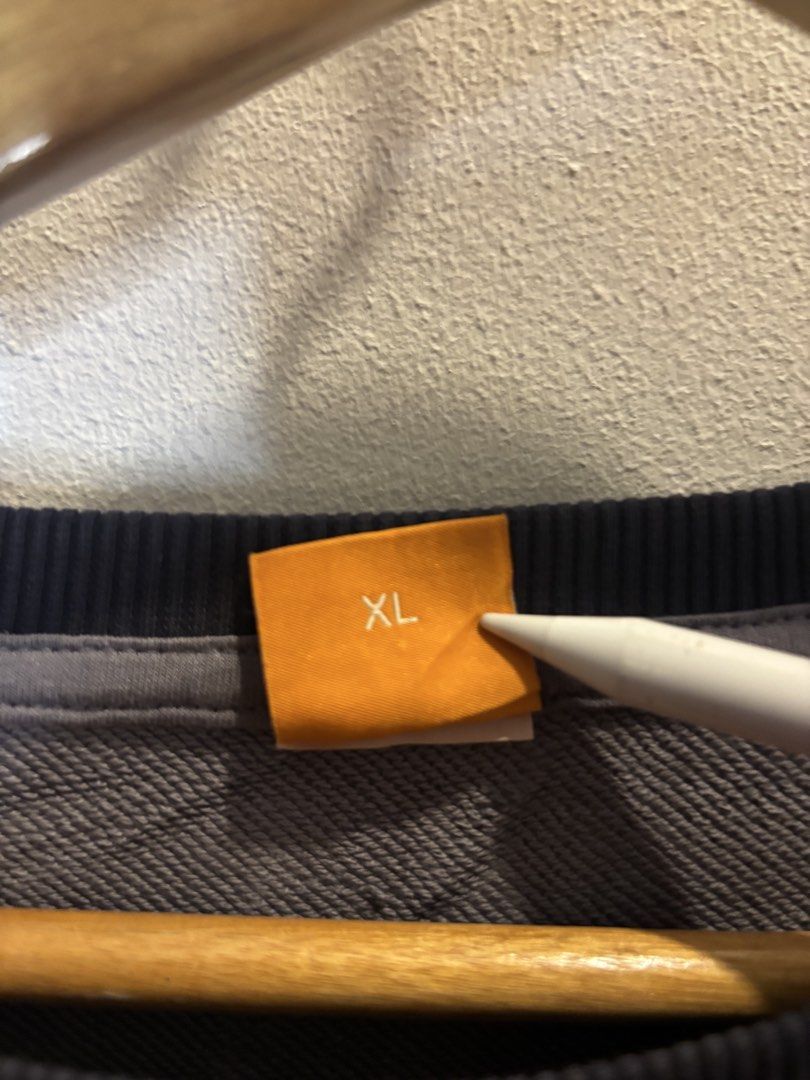 HUGO BOSS LONGSLEEVES (Category: Coats, Jackets and Outerwear) located in Makati City. Submitted by sweetfitforyouph1200 (Listing ID 1471255991, Image 3). Description: Hugo boss Orange hugo boss Size xl.