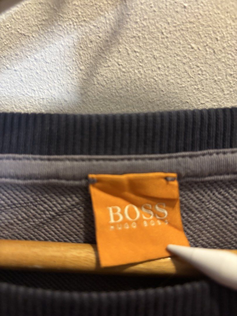 HUGO BOSS LONGSLEEVES (Category: Coats, Jackets and Outerwear) located in Makati City. Submitted by sweetfitforyouph1200 (Listing ID 1471255991, Image 2). Description: Hugo boss Orange hugo boss Size xl.