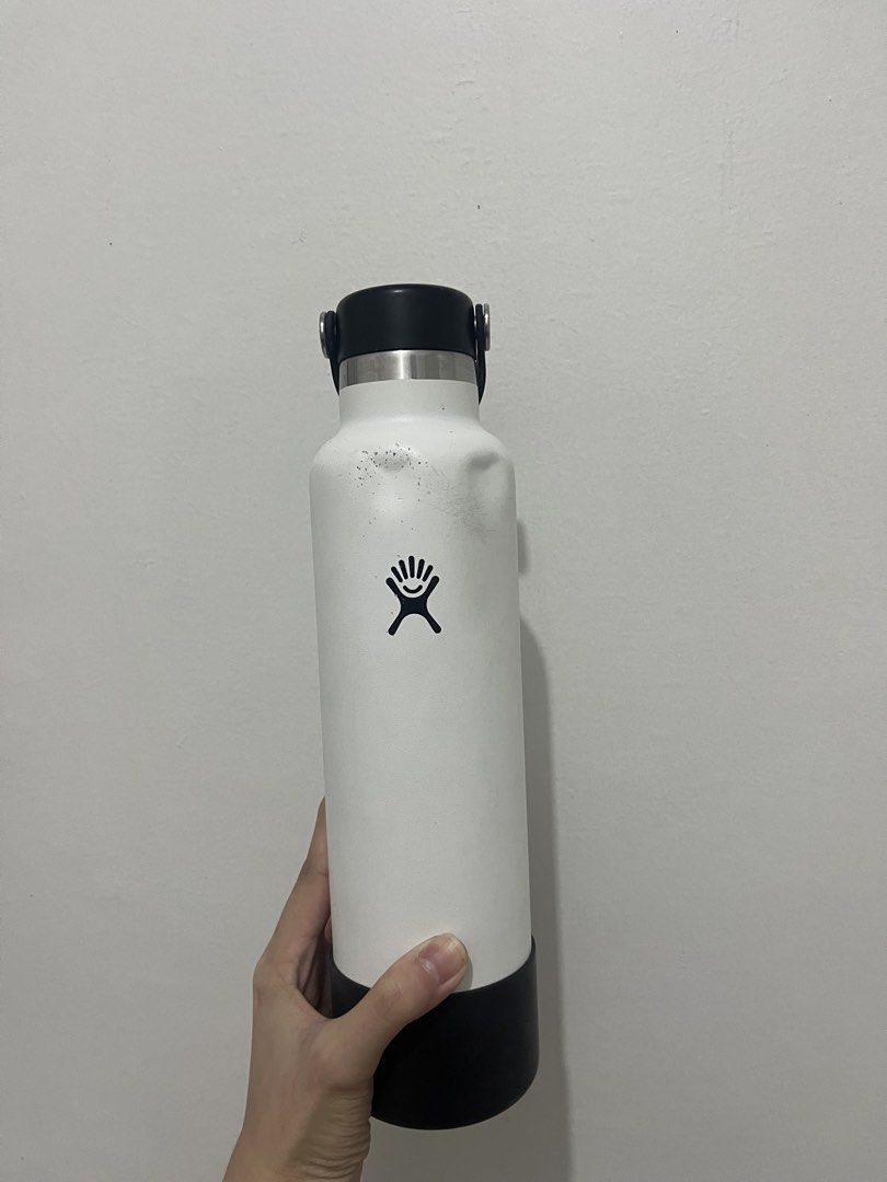 Hydro Flask White Water Bottles Set (Category: Water Bottles & Tumblers) located in Cavite. Submitted by sofiamaxyy (Listing ID 1471268957, Image 2). Description: 300 each hydro flask 500 if both kukunin Two white Hydro Flask bottles in different sizes. Both come with black lids and black silicone boots. The taller bottle has a noticeable dent near the top and some scuff marks on the body. Smaller one is in better shape with minor wear around the