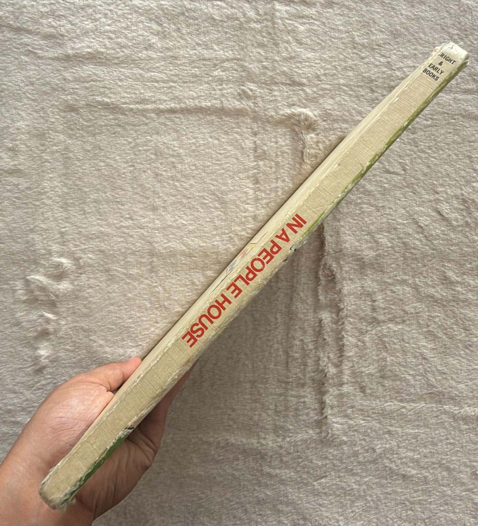 In A People House - Theo. Lesieg (Category: Children's Books) located in Santiago. Submitted by bookworm_club (Listing ID 1471137482, Image 3). Description: 📚no cancellation, return or exchange. 📚secondhand books. some books are in good condition while some has minimal flaws (foxing, creases, dog-eared pages, etc.) 📚reasonable haggling is allowed. 💰MOP: For same day pickup - CASH & BANK TRANSFER For shipping or scheduled pickup - BANK TRANSFE