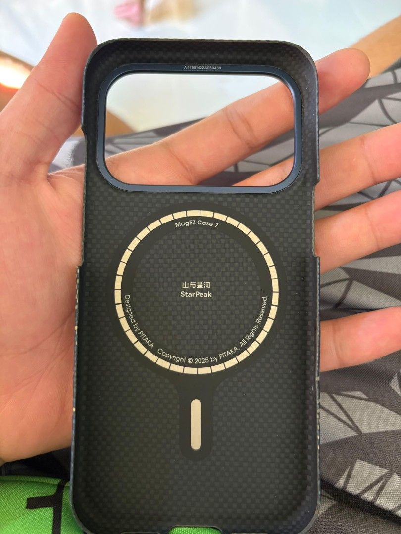 IP 17 PRO PITAKA CASE (Category: Cases & Sleeves) located in Manila. Submitted by six_foot_moreno (Listing ID 1471296027, Image 2). Description: - Compatible with iPhone 17 Pro - Brand new item (medyo crumpled lang po ang box) - Ultra-slim and lightweight design with premium aramid fiber material - Features stylish StarPeak pattern and texture - Fully MagSafe compatible - Precise cutouts for buttons and ports.