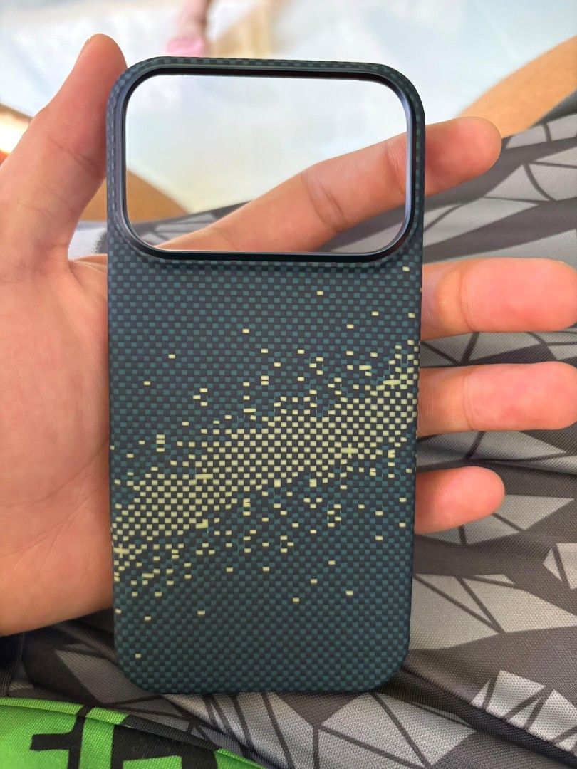 IP 17 PRO PITAKA CASE (Category: Cases & Sleeves) located in Manila. Submitted by six_foot_moreno (Listing ID 1471296027, Image 3). Description: - Compatible with iPhone 17 Pro - Brand new item (medyo crumpled lang po ang box) - Ultra-slim and lightweight design with premium aramid fiber material - Features stylish StarPeak pattern and texture - Fully MagSafe compatible - Precise cutouts for buttons and ports.