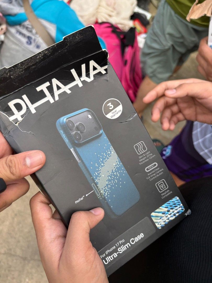 IP 17 PRO PITAKA CASE (Category: Cases & Sleeves) located in Manila. Submitted by six_foot_moreno (Listing ID 1471296027, Image 1). Description: - Compatible with iPhone 17 Pro - Brand new item (medyo crumpled lang po ang box) - Ultra-slim and lightweight design with premium aramid fiber material - Features stylish StarPeak pattern and texture - Fully MagSafe compatible - Precise cutouts for buttons and ports.