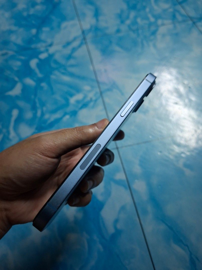 iPhone 14 Plus (Category: iPhone 14 Series) located in Quezon City. Submitted by minimalist.man (Listing ID 1471228393, Image 3). Description: 24,999php (Offer lang ng makatarungan na LAST PRICE) iPhone 14 Plus Factory unlock 256GB storage Face ID/True Tone working 100% Battery health Blue color Unit w/ cases and lightning charger Shell visayas avenue meet up.