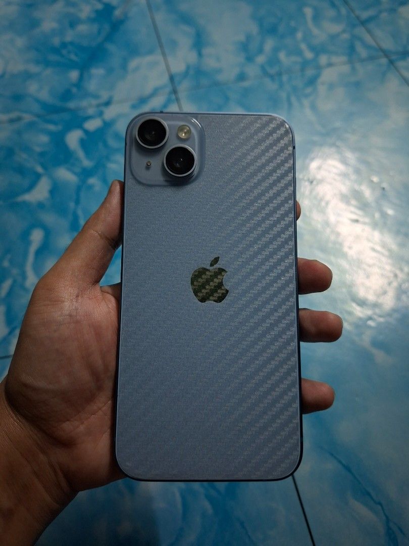 iPhone 14 Plus (Category: iPhone 14 Series) located in Quezon City. Submitted by minimalist.man (Listing ID 1471228393, Image 2). Description: 24,999php (Offer lang ng makatarungan na LAST PRICE) iPhone 14 Plus Factory unlock 256GB storage Face ID/True Tone working 100% Battery health Blue color Unit w/ cases and lightning charger Shell visayas avenue meet up.
