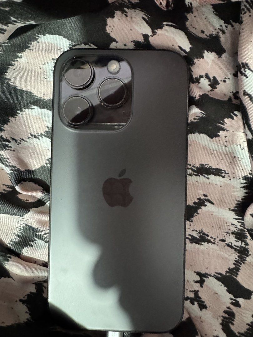 iphone 14 pro (Category: iPhone 14 Series) located in Makati City. Submitted by cosmic_nevada (Listing ID 1471260621, Image 1). Description: iphone 14 pro with box 76 battery health BROKEN LCD with light scratches message for more information 📍manila .