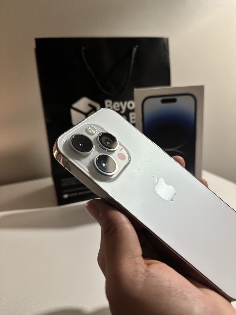 iPhone 14 Pro 256GB (Category: iPhone 14 Series) located in Makati City. Submitted by amdb05 (Listing ID 1471218025, Image 2). Description: iPhone 14 Pro, Silver, 256GB No Issues. Locally Purchased. 75% Battery Health. Openline :) It comes with OG Box and cord <3 No hagglers. Need funds..
