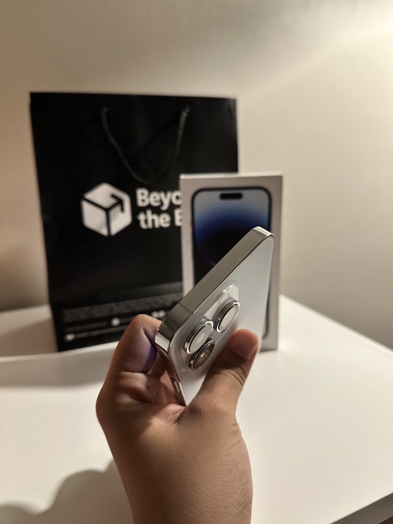 iPhone 14 Pro 256GB (Category: iPhone 14 Series) located in Makati City. Submitted by amdb05 (Listing ID 1471218025, Image 3). Description: iPhone 14 Pro, Silver, 256GB No Issues. Locally Purchased. 75% Battery Health. Openline :) It comes with OG Box and cord <3 No hagglers. Need funds..