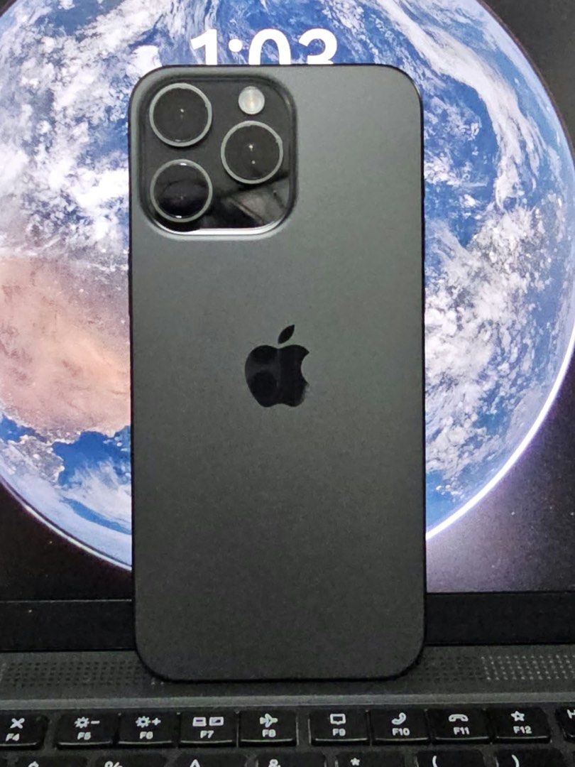 iPhone 15 Pro Max (Category: iPhone 15 Series) located in Las Pinas. Submitted by futuregrow (Listing ID 1471286085, Image 1). Description: For Sale iPhome 15 Pro Max 256gb Smart Locked Unlocking imei by smart ongoing with case number 09302984. Road to Factory Unlock With Box, type c cable, Manual and ejector pin. 100% Good Condition 100% NO ISSUE 100% Walang sakit ng Ulo 100% Smooth Battery Health - 87% ✅ Long Lasting Battery life ✅ True Tone ✅ 