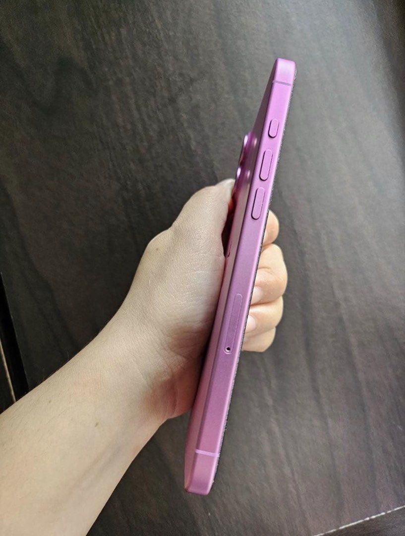 iPhone 16plus 256gb Globelocked (Category: iPhone 16 Series) located in Manila. Submitted by atisayra (Listing ID 1471150628, Image 3). Description: - Model: iPhone 16 Plus - Storage: 256GB - Color: Pink (Aesthetic and stylish design) - Condition: Excellent physical condition with clean sides and back (Layered condition 7) - Battery Health: 91% with normal performance - Location: Available for meetup at Trees Residences, Quezon City -Unit and box