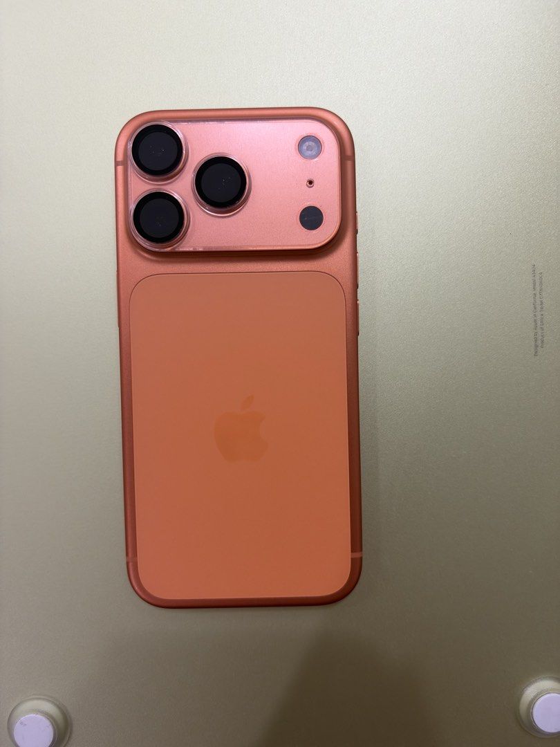 iPhone 17 pro (Category: iPhone 17 Series) located in Quezon City. Submitted by rachellec (Listing ID 1471285469, Image 3). Description: 93% battery health HK No issues .