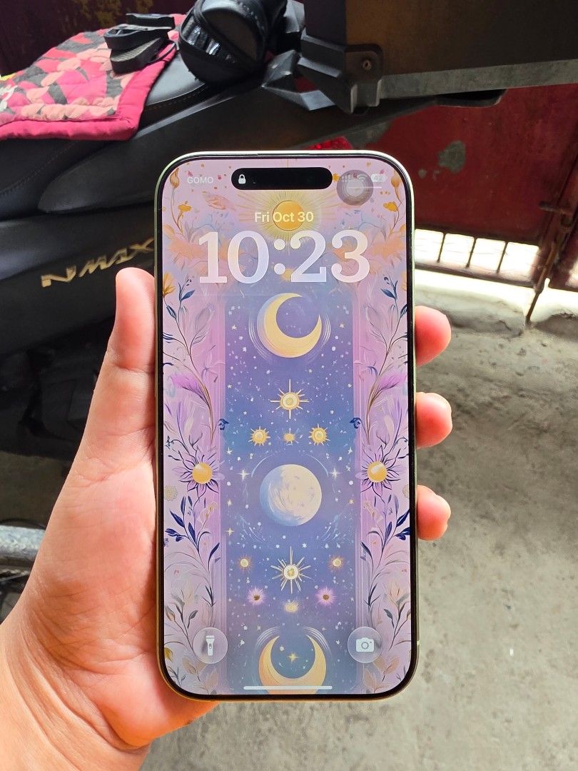 iPhone 17 sage 512gb (Category: iPhone 17 Series) located in Malabon City. Submitted by jumarehhh (Listing ID 1471154744, Image 1). Description: Selling my iphone 17 SAGE, di masyadong nagagamit extra phone lang. 512gb Under warranty til May 2027 Unit & Orig box included Openline, NTC No issues, dents, scratches 65k nego 📍Malabon.