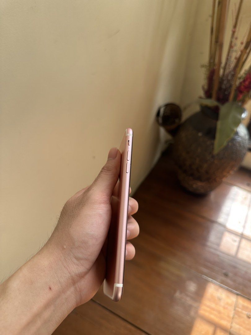 IPHONE 7 PLUS 128 GB NO ISSUES OPENLINE (Category: iPhone 7 Series) located in Manila. Submitted by gavinoo08 (Listing ID 1471182594, Image 3). Description: IPHONE 7 PLUS 128 GB NO ISSUES OPENLINE 3,990 PHP NALANG - 100% battery health - openline, any sim pwede - fingerprint working - all working ready to use , no issues - with charging cord Mandaluyong Loc Megamall or Shangrila MRT/LRT.