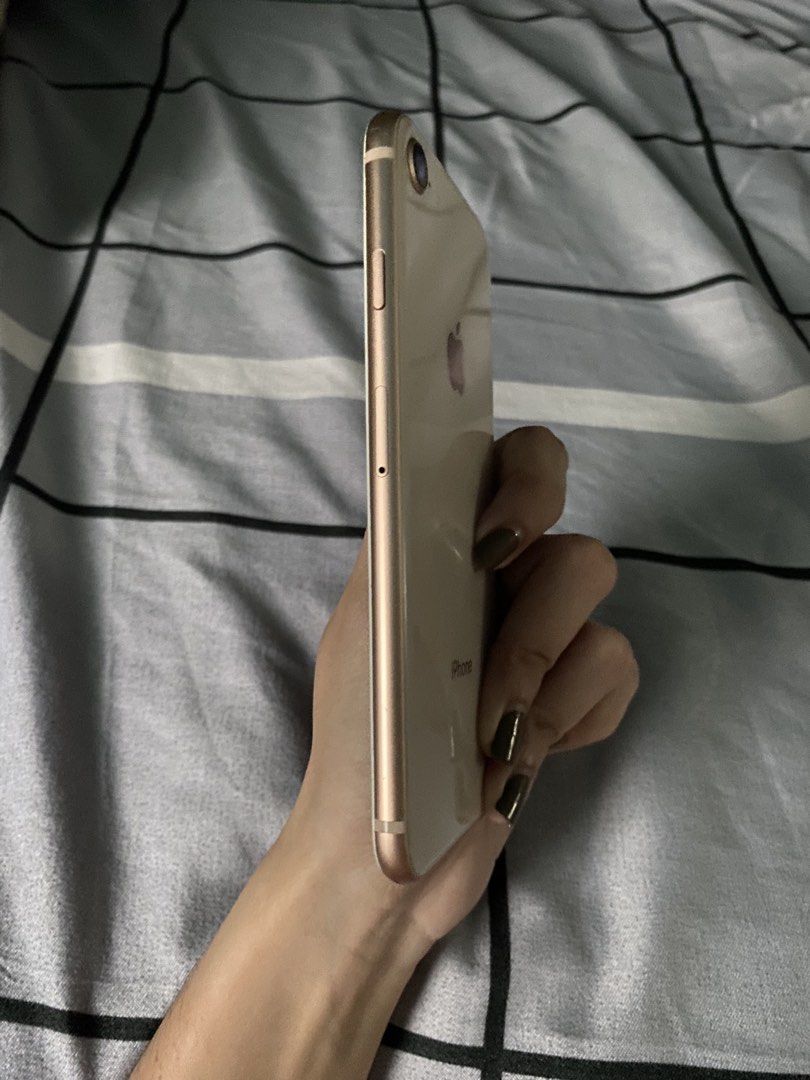 Iphone 8 (Category: iPhone 8 Series) located in Manila. Submitted by constantin14729 (Listing ID 1471191447, Image 3). Description: Rfs: Hindi ko na po ginagamit. Need open line po since sa Japan po binili. Lady owner .