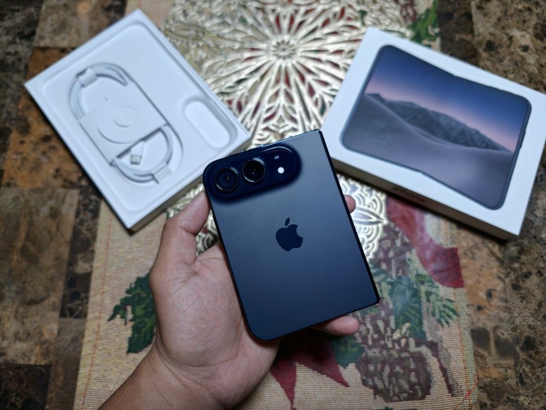 IPHONE DUO 512GV (Category: iPhone Duo Series) located in San Juan City. Submitted by hakobzone (Listing ID 1471198393, Image 1). Description: Iphone duo 512gb for sale or swap! Details: Unit is in excellent condition Just small scratch on top due to previously used generic hard case. Super smooth overall 100bh 3cc only Under warranty until October 22(2027) Hk variant (ntc) Package: Complete regular package. Open for swap. 180k swapping price Fix