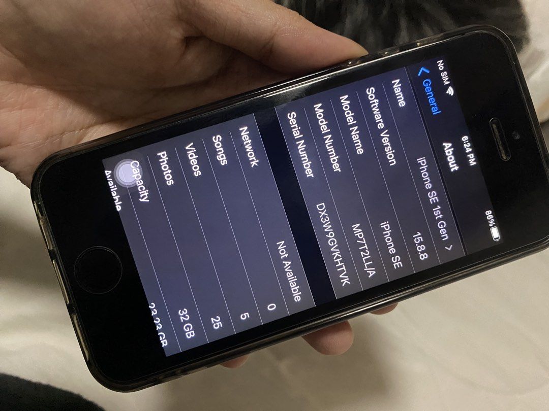 Iphone se 1st gen 32gb (Category: iPhone SE Series) located in Manila. Submitted by nc.pantone (Listing ID 1471231974, Image 2). Description: 100% bh newly replaced Any sim pwede Camera front and back no issue (used this as a digicam) Clean icloud Can reset Touch id/home button not working The rest - all working Meet up (sm caloocan) or lalamove.