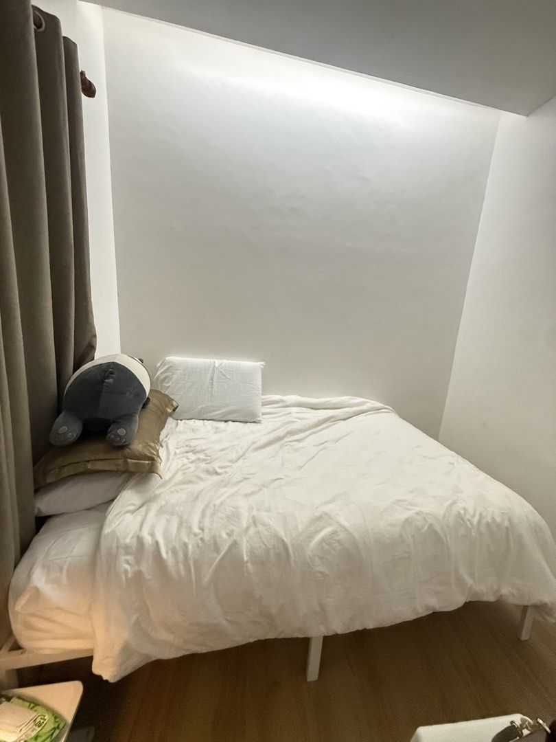 Iron Metal Bed Frame Extra Sturdy Semi Double (Category: Bed Frames & Mattresses) located in Manila. Submitted by k.e9999 (Listing ID 1471260824, Image 2). Description: - 120*190cm semi double - Sturdy iron bed frame in sleek black - Square tubing construction ensures a quiet, squeak-free sleep - Clean minimalist design fits any interior - Compatible with standard mattress sizes.