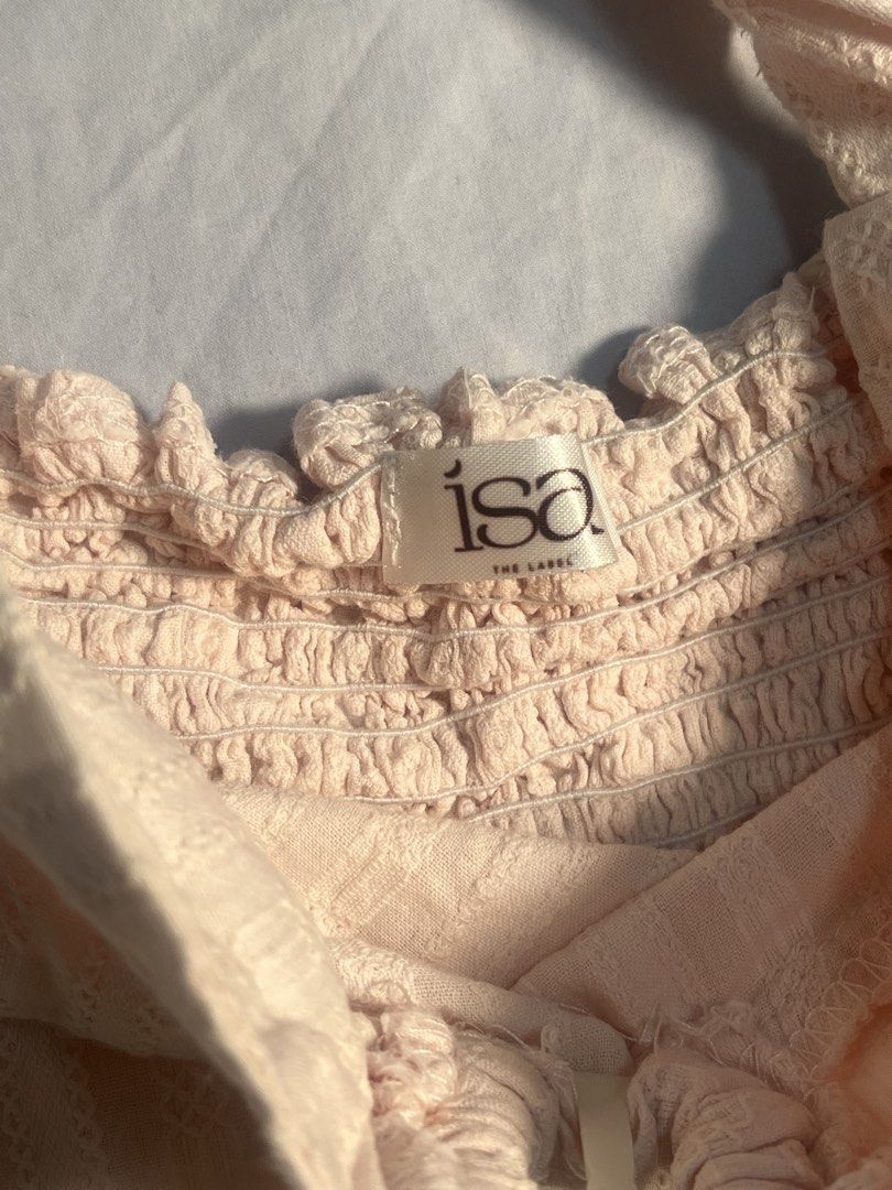 Isa The Label Elena Top (Category: Sleeveless) located in Manila. Submitted by aaa0ki (Listing ID 1471234804, Image 3). Description: - Brand: Isa The Label Pink Elena Top - Color: baby pink - Material: cotton - Size: small.