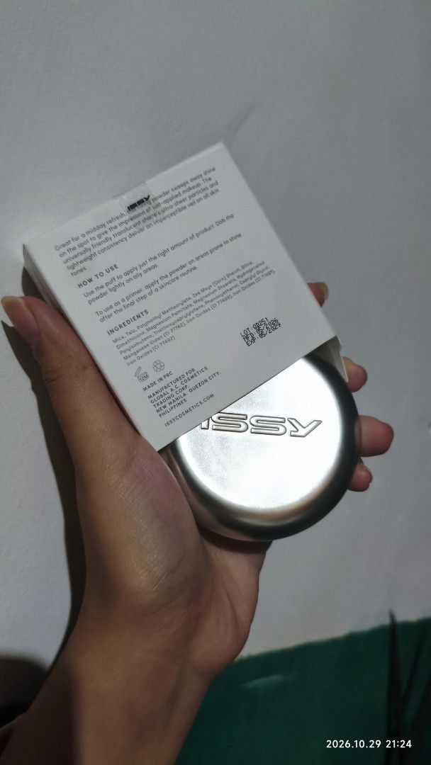 Issy Fixing Powder Compact with Mirror and Puff (Category: Makeup) located in Taguig. Submitted by preloved_city (Listing ID 1471149427, Image 1). Description: - Brand: Issy - Product: Fixing Powder Compact - Shade: Translucent (lightweight formula to control shine) - Condition: Brand new / unused (box opened for photos only) - Inclusions: Original box, built-in mirror, and application puff - Manufacture Date: 05/2026 - Expiry Date: 05/2029 .