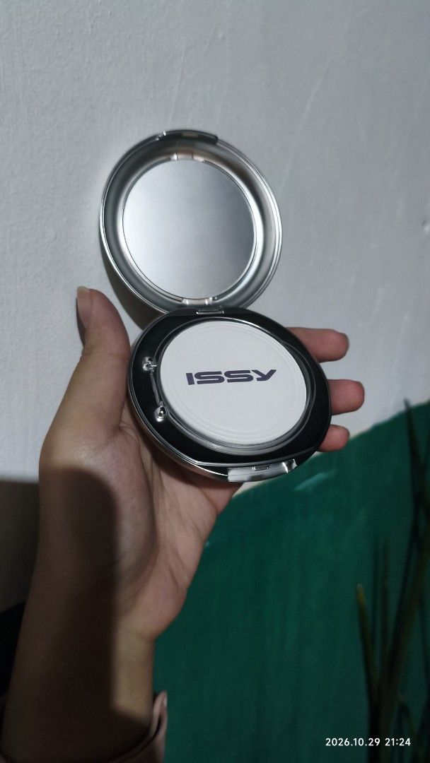 Issy Fixing Powder Compact with Mirror and Puff (Category: Makeup) located in Taguig. Submitted by preloved_city (Listing ID 1471149427, Image 3). Description: - Brand: Issy - Product: Fixing Powder Compact - Shade: Translucent (lightweight formula to control shine) - Condition: Brand new / unused (box opened for photos only) - Inclusions: Original box, built-in mirror, and application puff - Manufacture Date: 05/2026 - Expiry Date: 05/2029 .