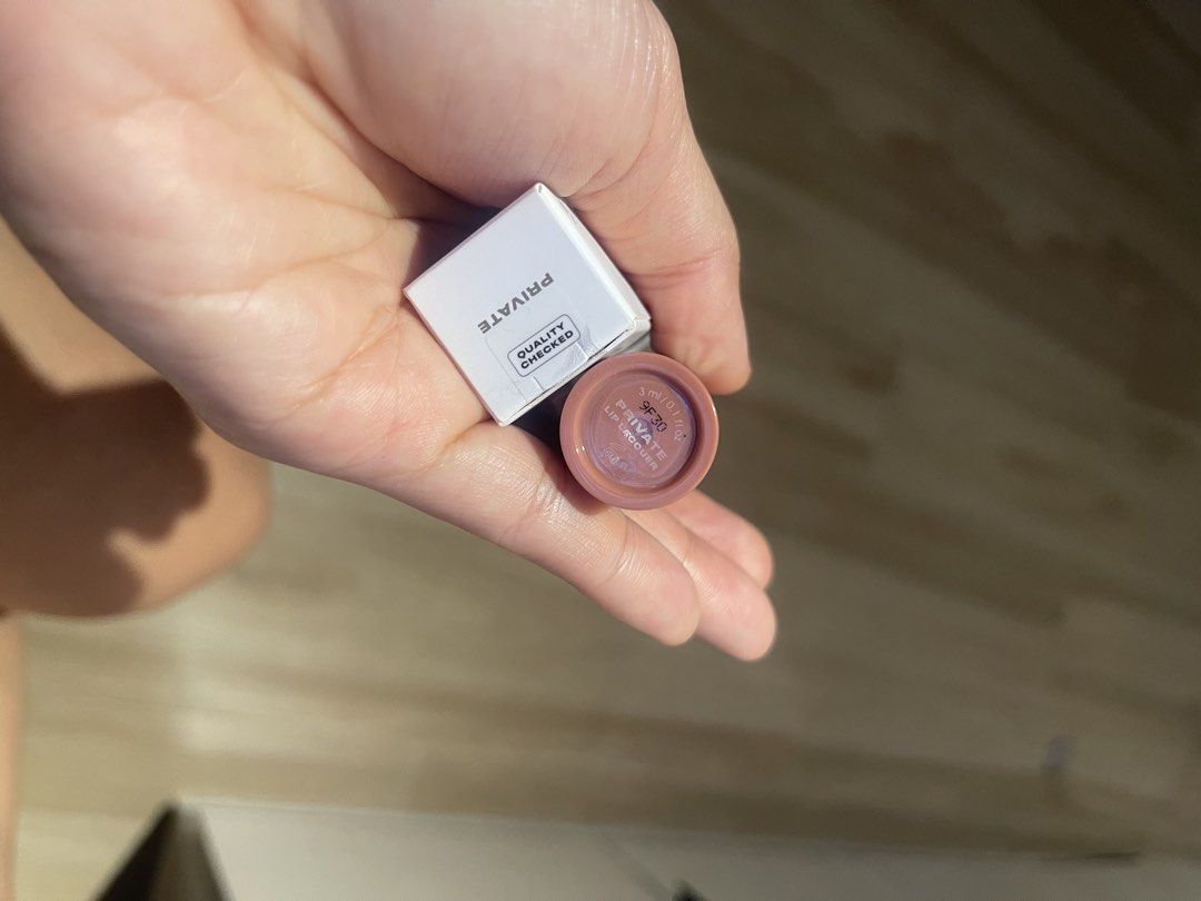 Issy Lip Lacquer in Private (Category: Makeup) located in Quezon City. Submitted by cara_young (Listing ID 1471142574, Image 2). Description: Used 2 to 3x Di bagay sakin.