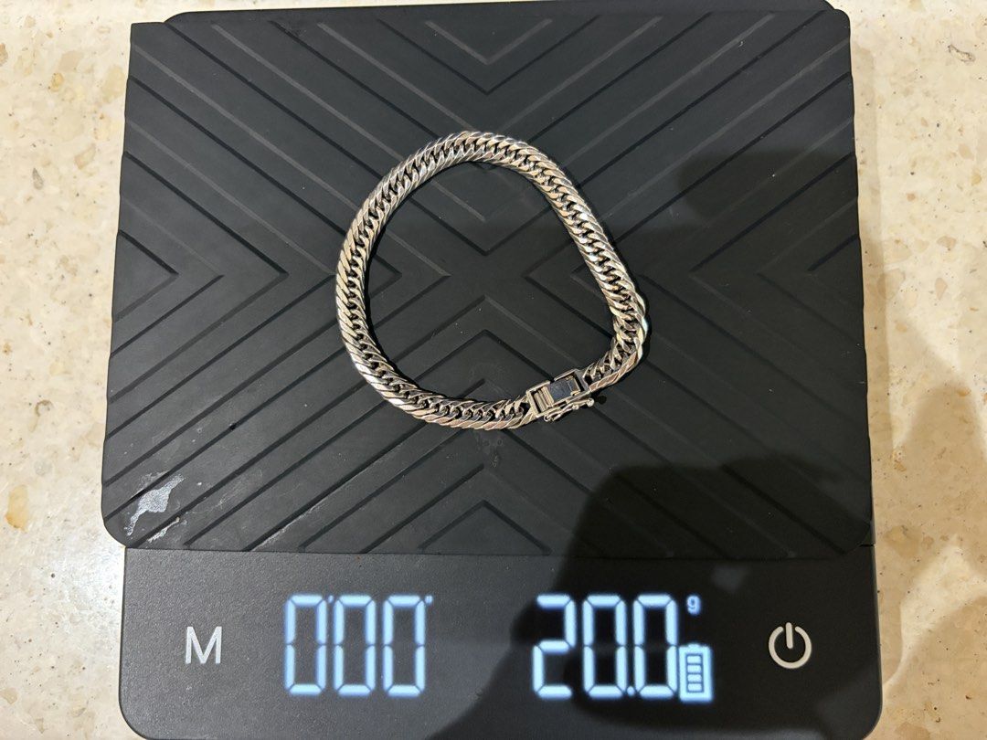 Japan White Gold Bracelet (Category: Jewelry) located in Marikina City. Submitted by omarsaints (Listing ID 1471261057, Image 1). Description: Japan white gold bracelet 7.5 inches Sligthly used.