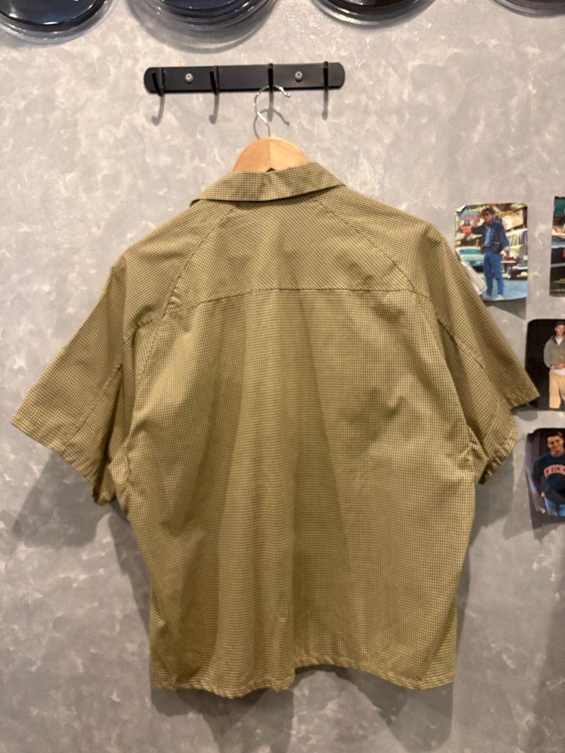 Japanese Workwear Crop (Category: Tshirts & Polo Shirts ) located in Quezon City. Submitted by outofhabits_store (Listing ID 1471192992, Image 3). Description: Size: Large, Japanese fit Width: 23.5 inches Length: 24 inches Buy 2 items worth 600 pesos and get them for 1,000 Payment method: GCash Shipping options (shouldered by buyer): J&T 3-7 days, Lalamove or Grab within the day Location: Quezon City Please manage your expectations as this item i