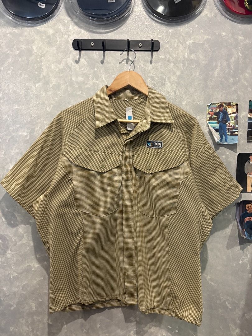 Japanese Workwear Crop (Category: Tshirts & Polo Shirts ) located in Quezon City. Submitted by outofhabits_store (Listing ID 1471192992, Image 1). Description: Size: Large, Japanese fit Width: 23.5 inches Length: 24 inches Buy 2 items worth 600 pesos and get them for 1,000 Payment method: GCash Shipping options (shouldered by buyer): J&T 3-7 days, Lalamove or Grab within the day Location: Quezon City Please manage your expectations as this item i