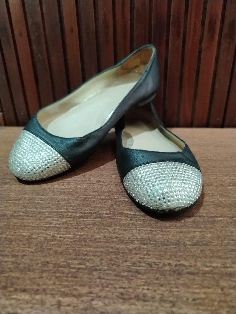 Jimmy choo flat shoes (Category: Flats & Sandals) located in Caloocan City. Submitted by rockandrolly (Listing ID 1471153051, Image 2). Description: Preloved Jimmy Choo Ballet Flats • Black leather with crystal cap toe • Size 35.5 • Made in Italy • Good condition, minor wear only • Vibram sole • Elegant & comfortable •.