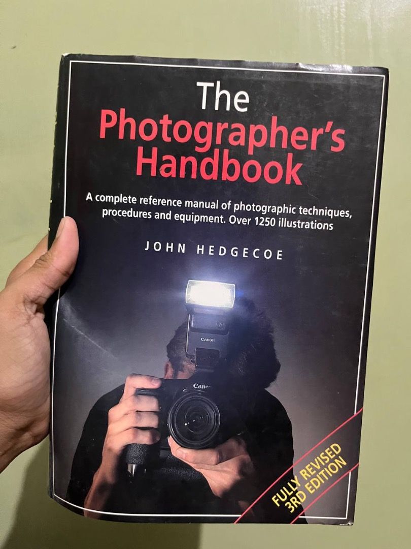John Hedgecoe - The Photographer's Handbook (Fully Revised 3rd Edition) (Category: Storybooks) located in Carmen. Submitted by grei.librongbaligya. (Listing ID 1471187404, Image 1). Description: John Hedgecoe - The Photographer's Handbook (Fully Revised 3rd Edition) Noticeable paper foxing at the upper page edges. Hardbound. .