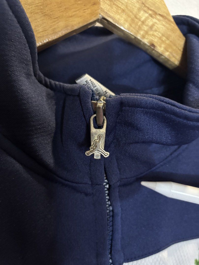 JORDAN 4 JACKET VINTAGE (Category: Coats, Jackets and Outerwear) located in Makati City. Submitted by sweetfitforyouph1200 (Listing ID 1471257051, Image 3). Description: Jordan jacket Jordan 4 design Y2k.