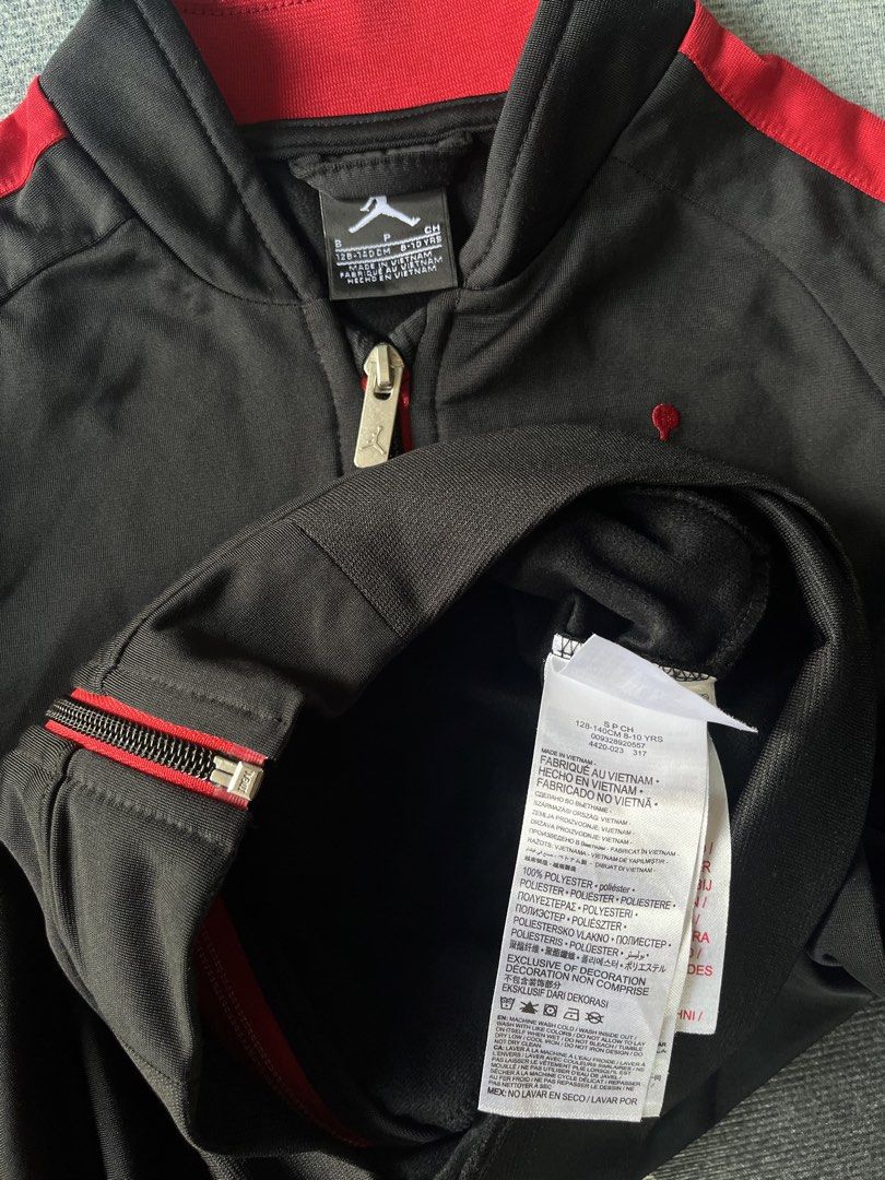 Jordan Track Jacket (Category: Babies & Kids Fashion) located in Paranaque City. Submitted by mackraven260159 (Listing ID 1471201953, Image 3). Description: 17 x 22 Youth Small Authentic/Legit.
