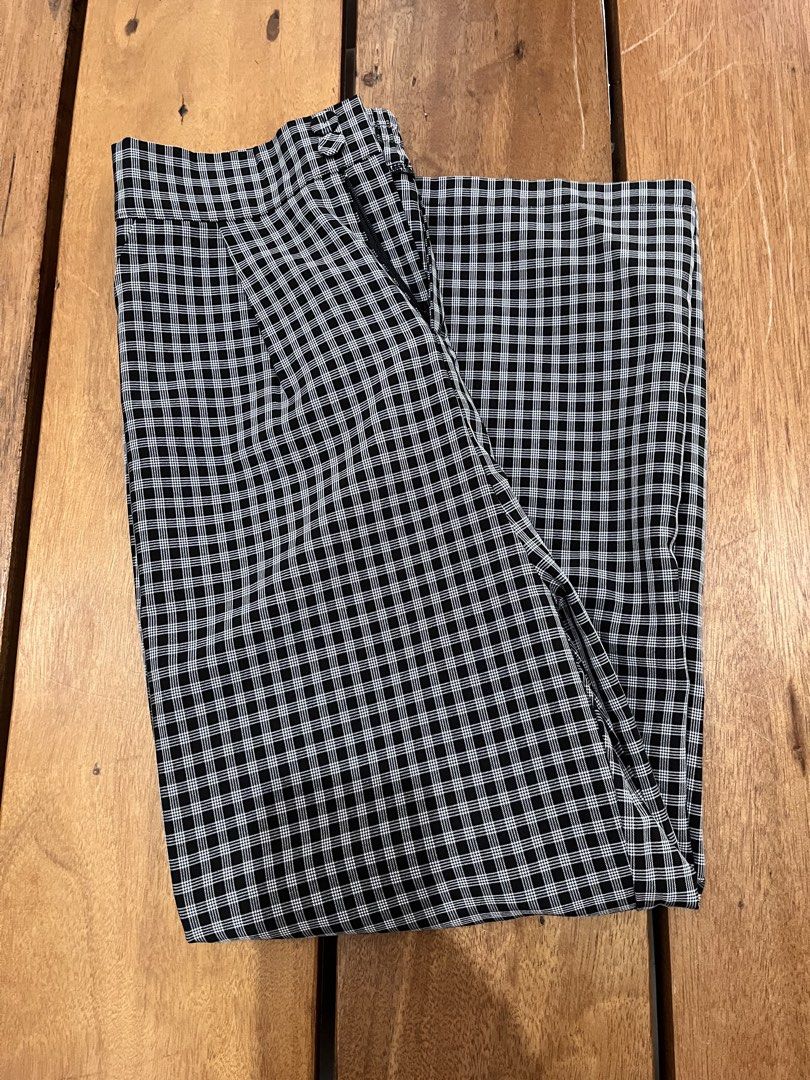Kashieca Plaid Pants (Category: Other Bottoms) located in Quezon City. Submitted by kateeesss (Listing ID 1471124894, Image 2). Description: Size: small (fits up to 28cm waistline) In very good condition RFS: di na kasya.