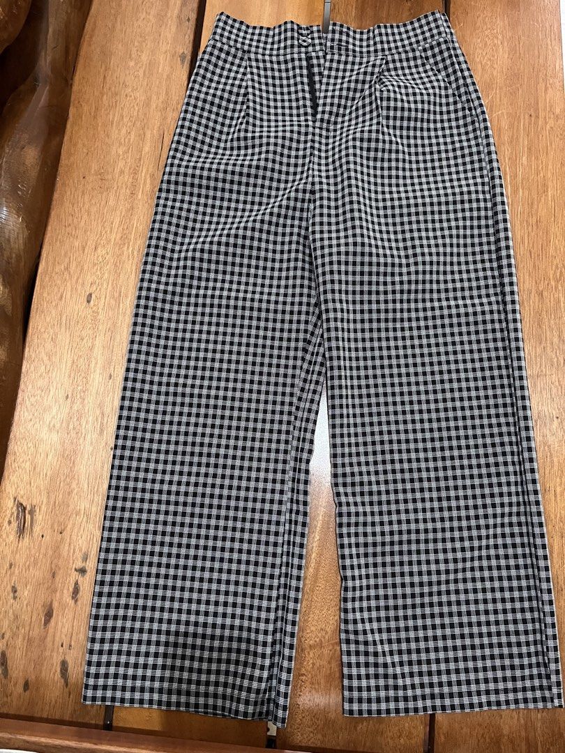 Kashieca Plaid Pants (Category: Other Bottoms) located in Quezon City. Submitted by kateeesss (Listing ID 1471124894, Image 1). Description: Size: small (fits up to 28cm waistline) In very good condition RFS: di na kasya.