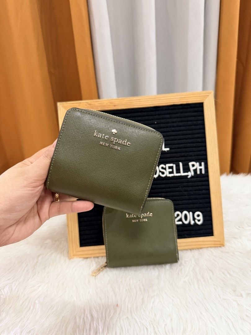 Kate spade (Category: Wallets & Card holders) located in Masantol. Submitted by 365thingstosell.ph (Listing ID 1471233527, Image 1). Description: This color is up onsale🫶🏻 2,200 + sf All items are 💯Original and Brandnew Some items are no inclusions thus selling super low‼️ Ano po inclusion? Walang tag? Carecard, Etc… What you see is what you get, actual photo posted and Onhand items ready to ship. If you want full inclusions like mall or store