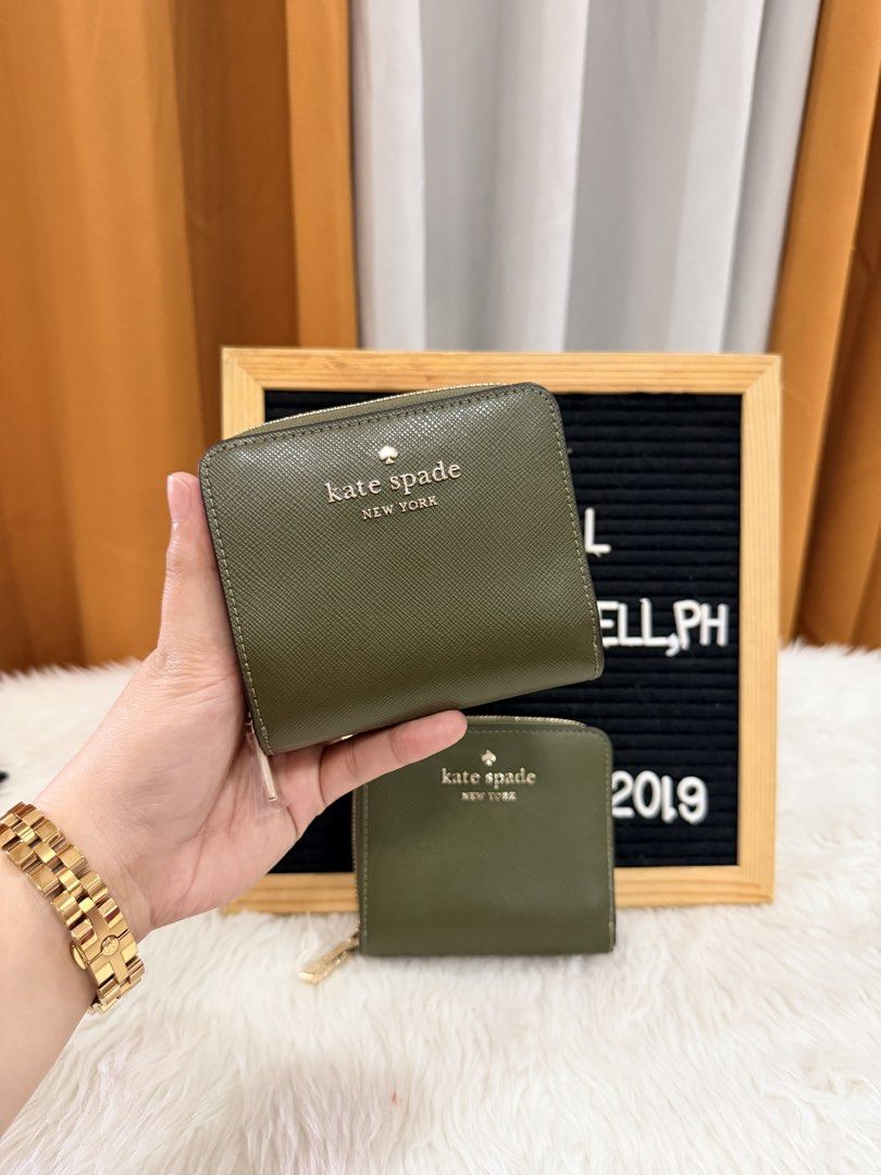 Kate spade (Category: Wallets & Card holders) located in Masantol. Submitted by 365thingstosell.ph (Listing ID 1471233527, Image 2). Description: This color is up onsale🫶🏻 2,200 + sf All items are 💯Original and Brandnew Some items are no inclusions thus selling super low‼️ Ano po inclusion? Walang tag? Carecard, Etc… What you see is what you get, actual photo posted and Onhand items ready to ship. If you want full inclusions like mall or store