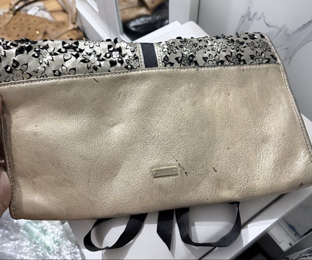 Kate Spade (Category: Shoulder Bags) located in Manila. Submitted by prelovedbygayle (Listing ID 1471283935, Image 3). Description: Authentic With signs of use.