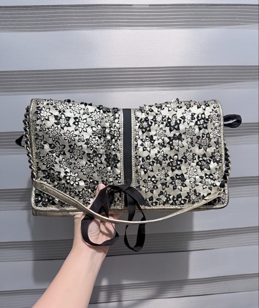 Kate Spade (Category: Shoulder Bags) located in Manila. Submitted by prelovedbygayle (Listing ID 1471283935, Image 1). Description: Authentic With signs of use.