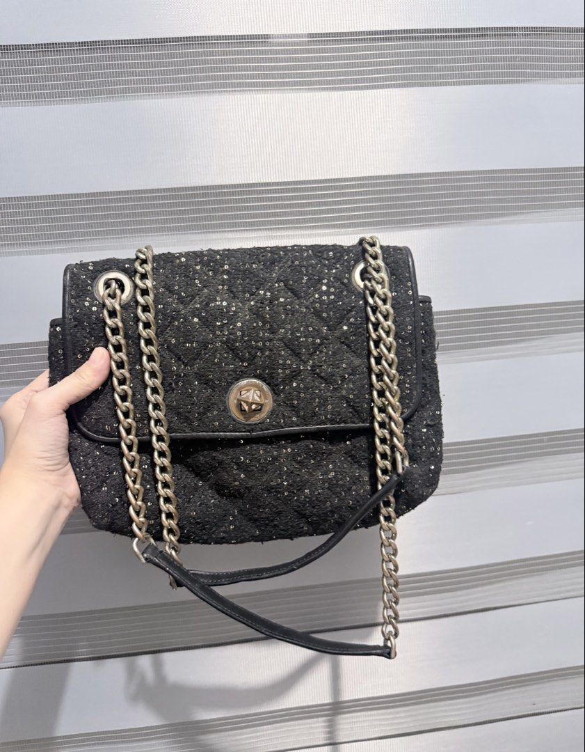 Kate Spade Natalia Sequin Tweed Medium Flap Bag (Category: Shoulder Bags) located in Manila. Submitted by prelovedbygayle (Listing ID 1471284506, Image 1). Description: • Material: Crafted from a luxury black tweed fabric woven with shimmering black and gold sequins arranged in a quilted diamond pattern. • Hardware: Equipped with a gold-tone metal turn-lock closure on the front flap, centered with a decorative domed element. • Strap Details: Outf