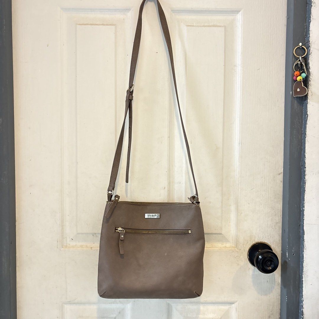 KATE SPADE (With flaws) (Category: Cross-body Bags) located in Baliuag. Submitted by gilpiece (Listing ID 1471155036, Image 1). Description: Needs cleaning Authentic Kate Spade .