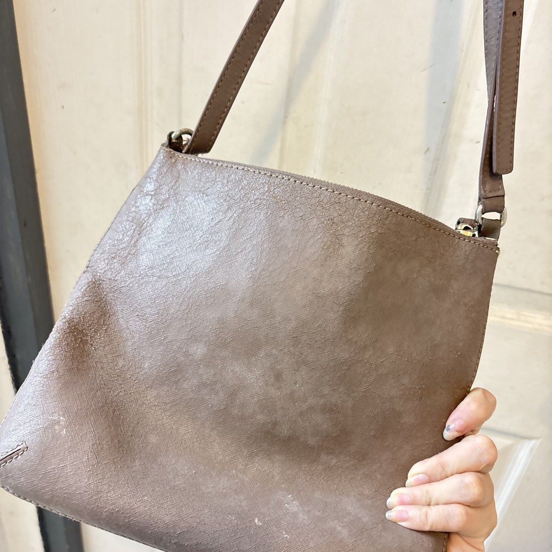 KATE SPADE (With flaws) (Category: Cross-body Bags) located in Baliuag. Submitted by gilpiece (Listing ID 1471155036, Image 3). Description: Needs cleaning Authentic Kate Spade .