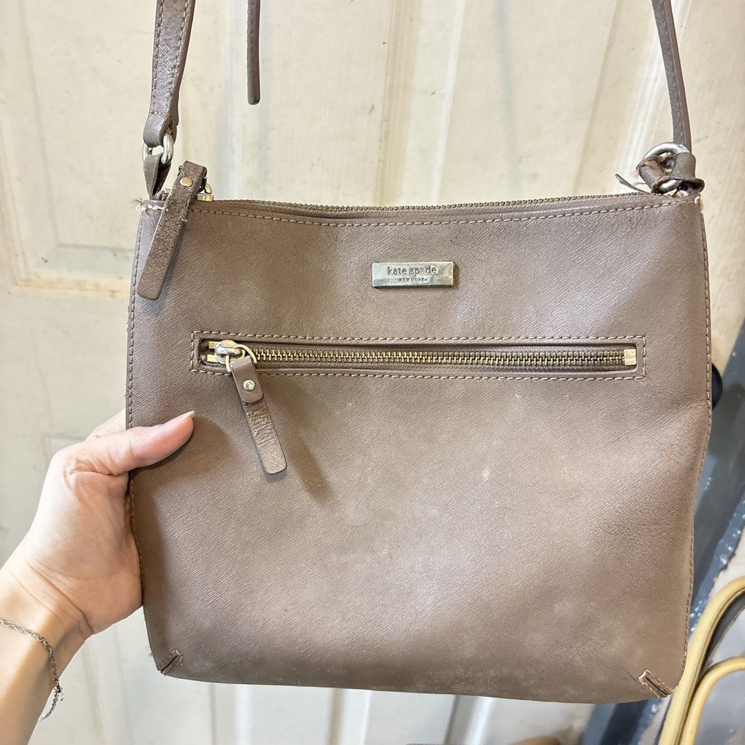 KATE SPADE (With flaws) (Category: Cross-body Bags) located in Baliuag. Submitted by gilpiece (Listing ID 1471155036, Image 2). Description: Needs cleaning Authentic Kate Spade .
